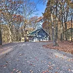 Spacious Poconos Home - Deck, Fire Pit And Game Room