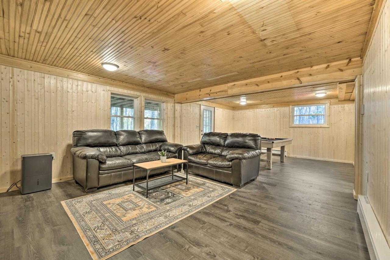 Spacious Poconos - Deck, Fire Pit And Game * Lake Harmony