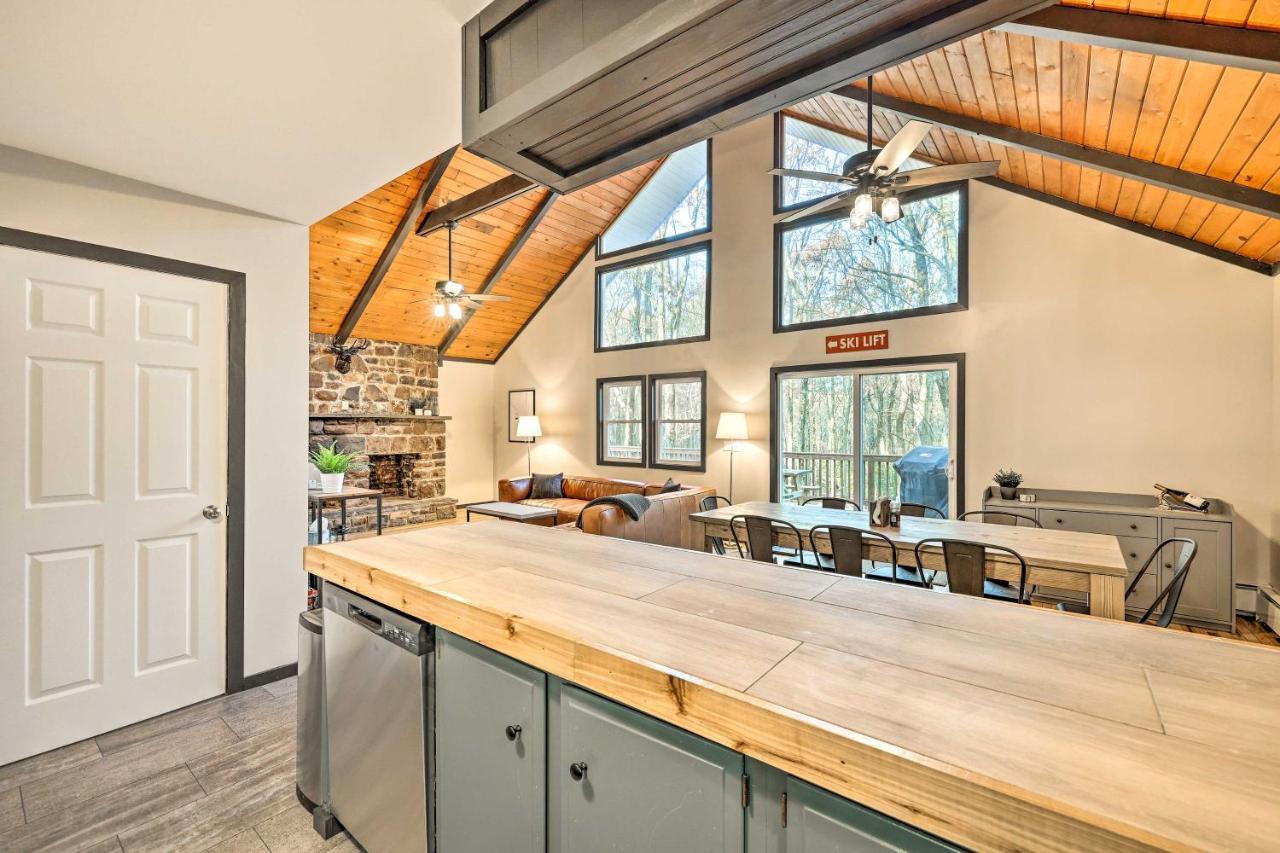Spacious Poconos - Deck, Fire Pit And Game