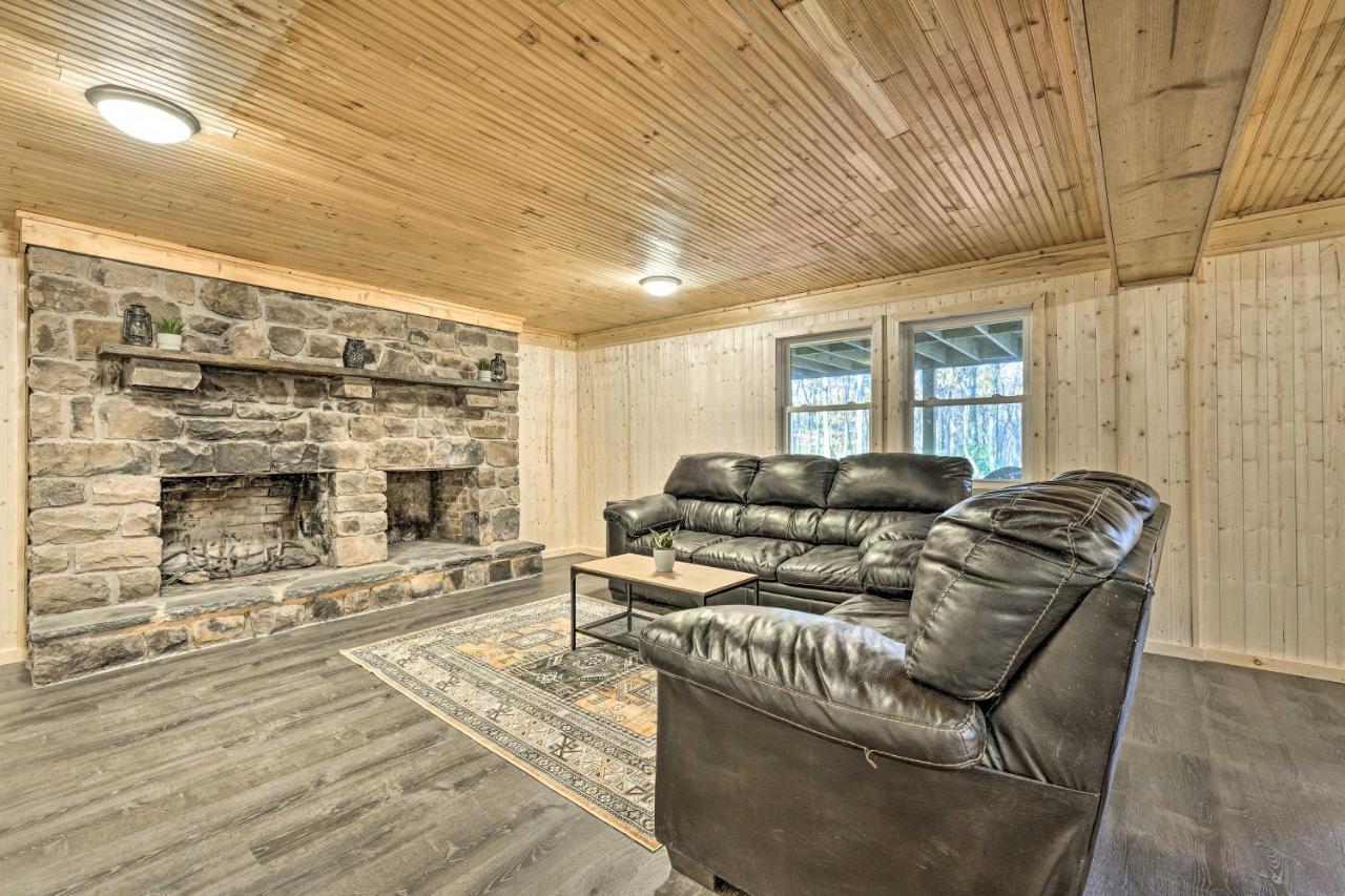 Spacious Poconos - Deck, Fire Pit And Game