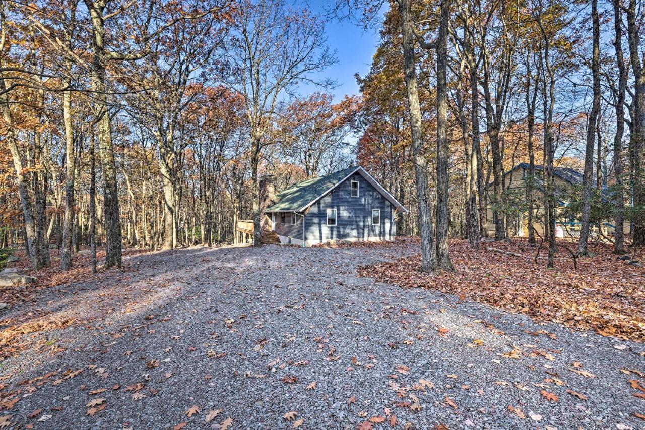 Spacious Poconos - Deck, Fire Pit And Game Holiday home