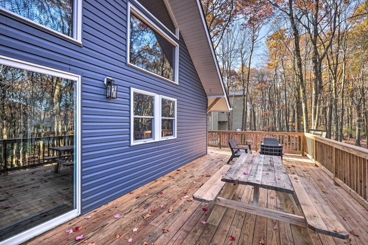 Spacious Poconos - Deck, Fire Pit And Game Holiday home